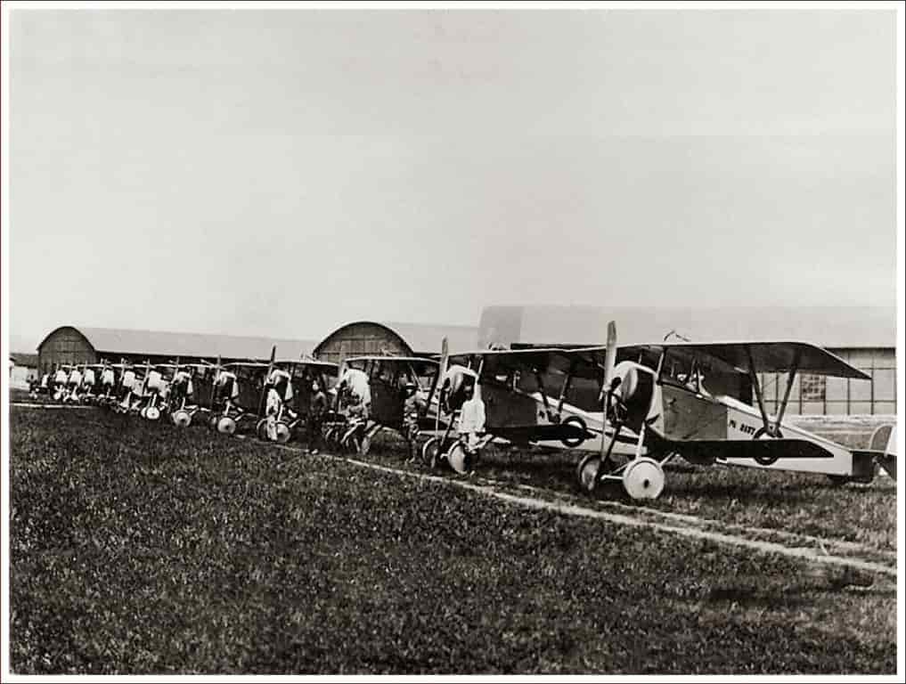 Истребители Ньюпор 11 на аэродроме 83-й эскадрильи Отдельного авиационного корпуса Королевских вооруженных сил Италии (Corpo Aeronautico autonomo)